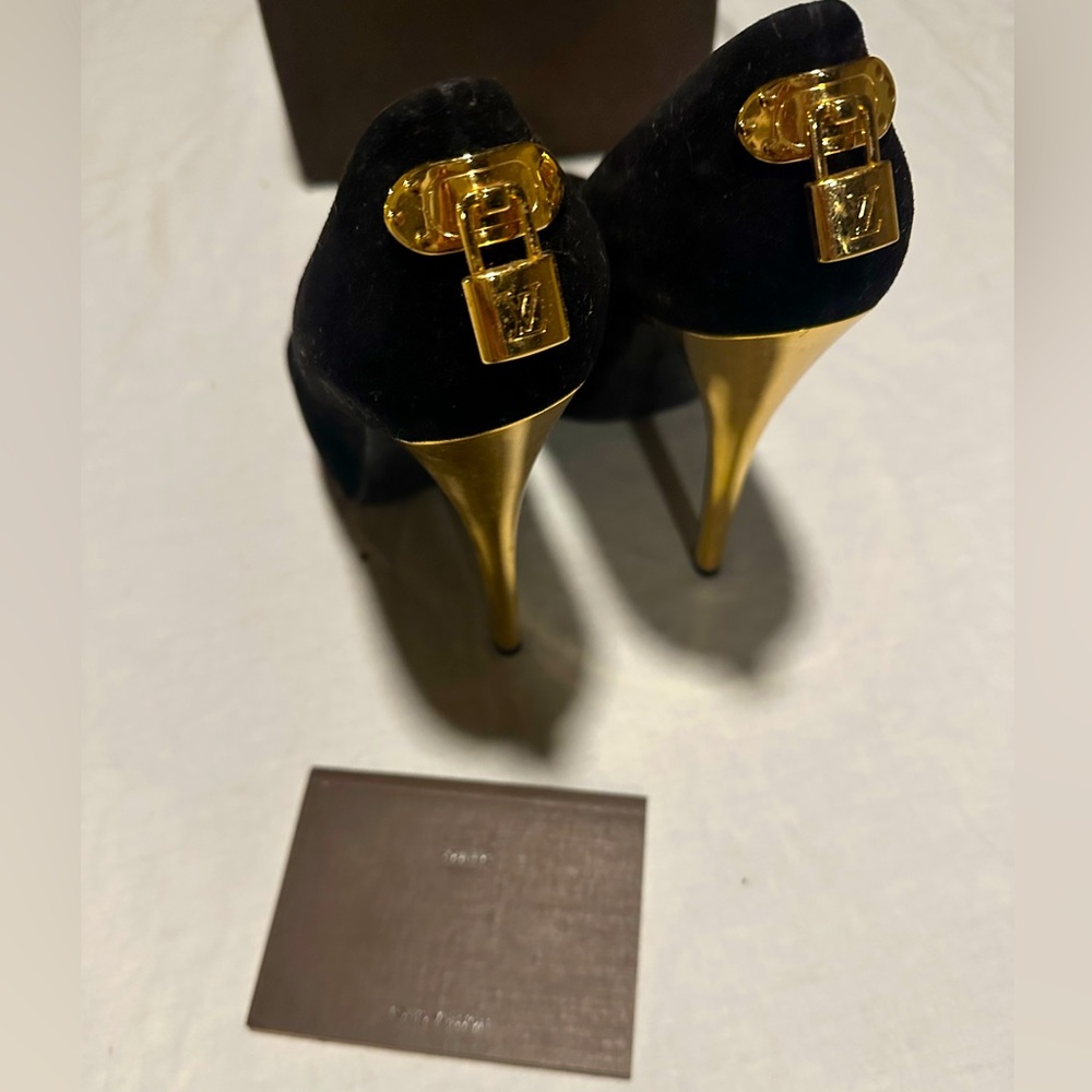 Louis Vuitton Black & Gold heels, Size 38